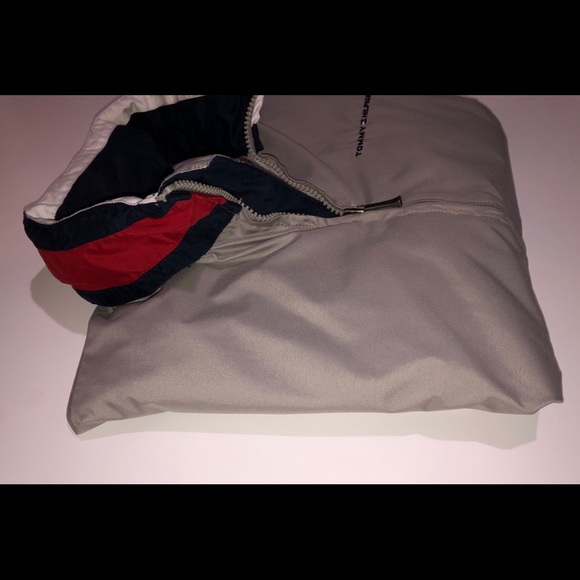 Large Tommy Hilfiger windbreaker with roll up hood - Picture 7 of 8
